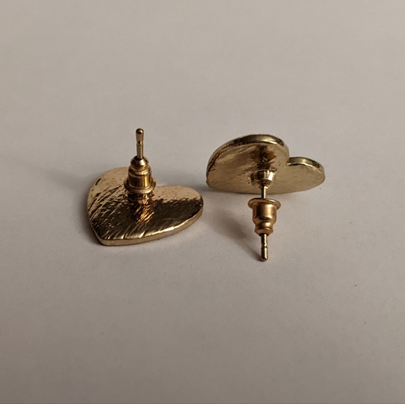 Heart shaped stud earrings - Picture 2 of 2